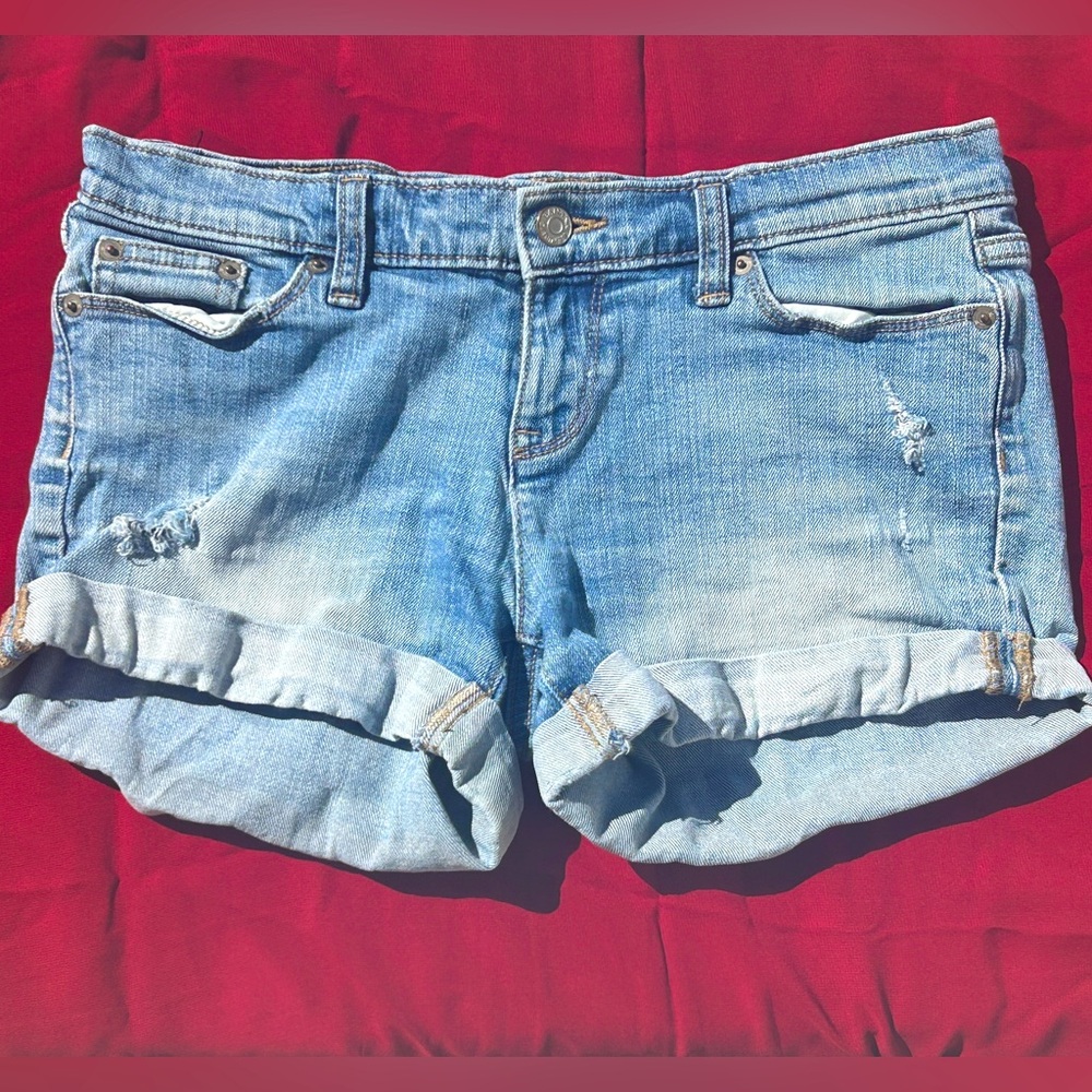Banana Republic - 26/2 - Low Rise Distressed Shorts